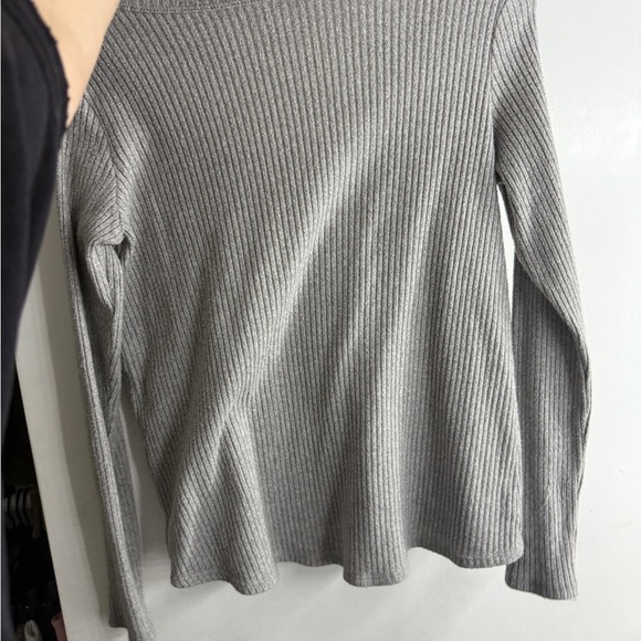 American Eagle Outfitters Gray Ribbed Fitted Blouse - Picture 2 of 4